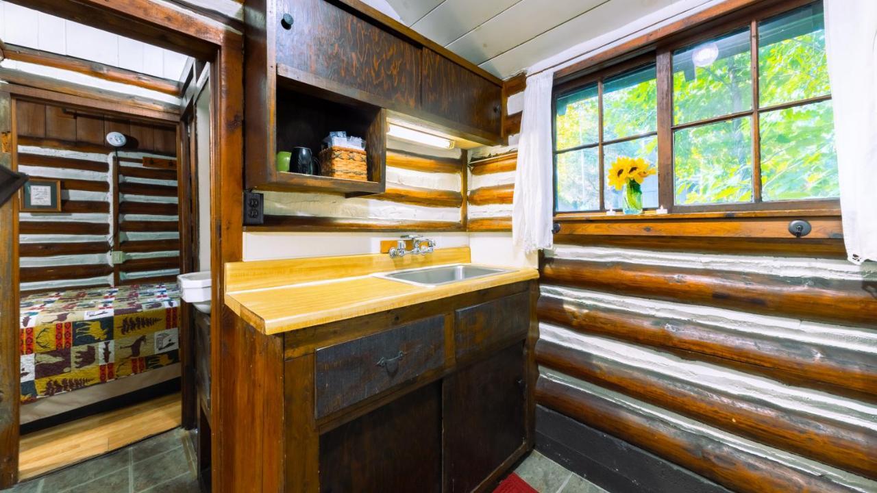 Log Cabin Motor Court Asheville Exteriér fotografie